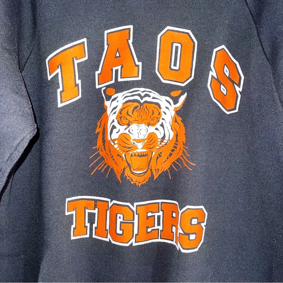 1990s Sports Team Black Tiger Crewneck Sweater Large made in USA - Picture 4 of 4